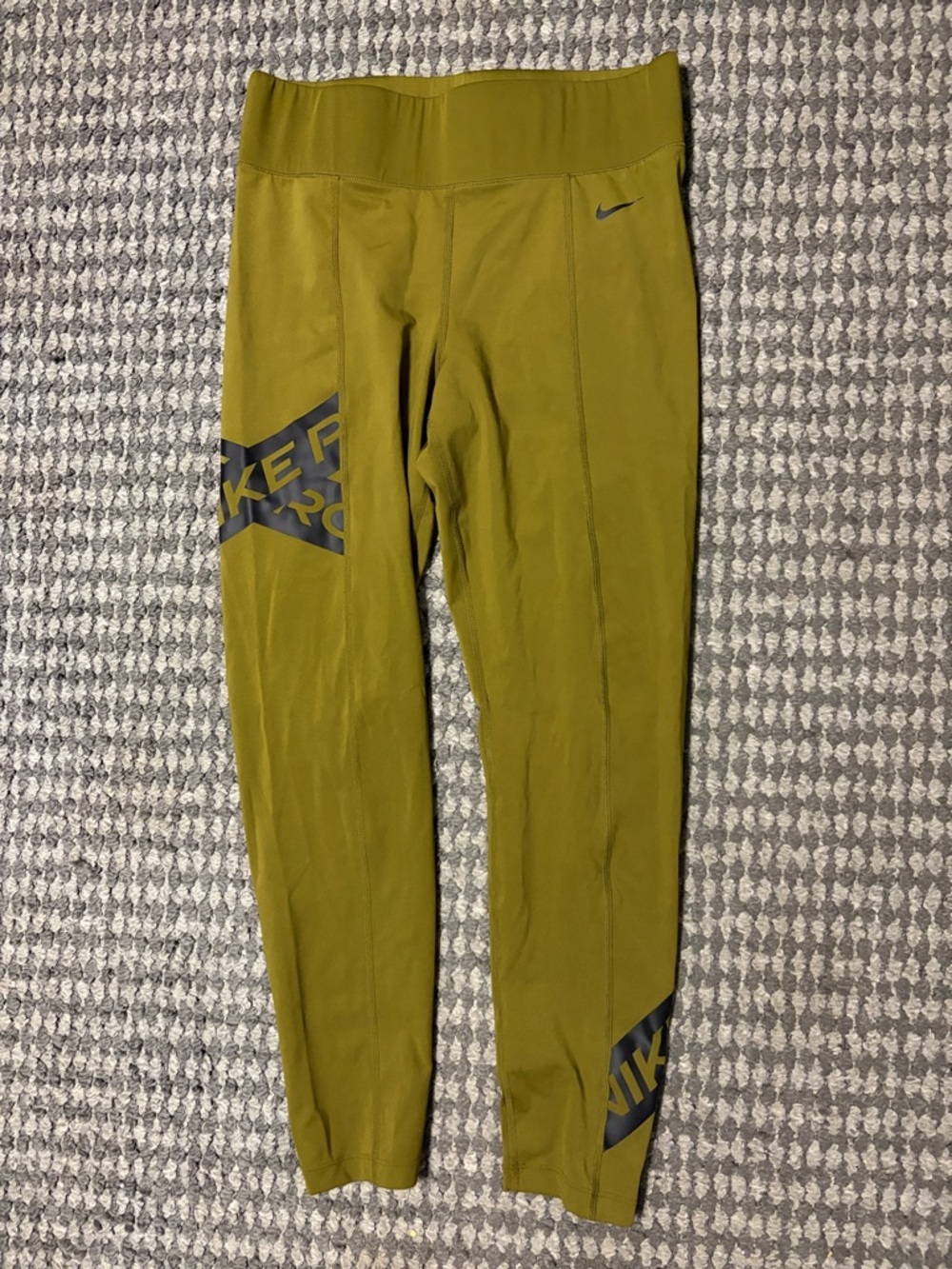 Nike Pro dri-fit Olive-Tone High-Waist Performance Leggings